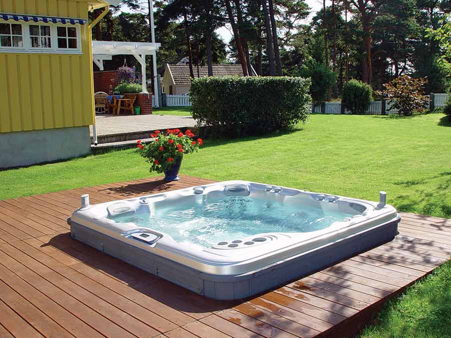 Extreme Backyard Hot Tub Privacy